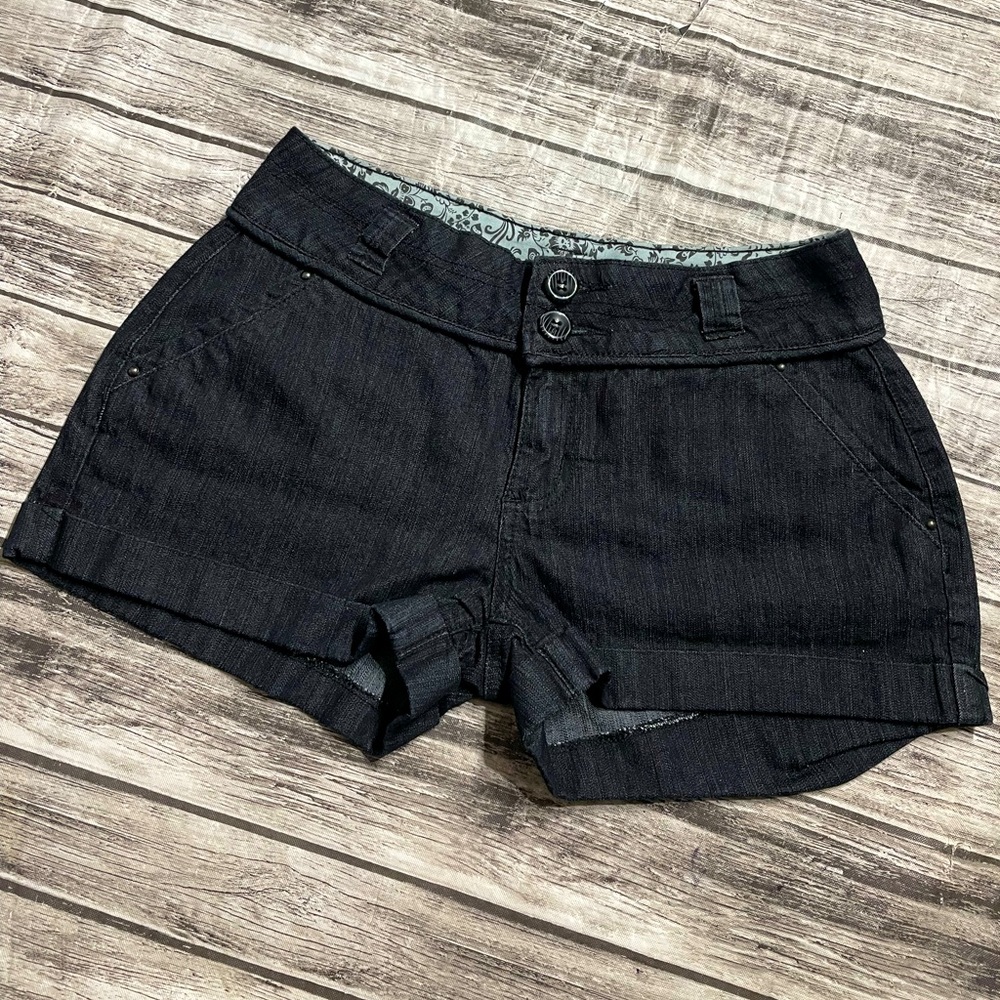 Ladies size 11 (28”) BB Couture stretch denim rolled shorts excellent condition
